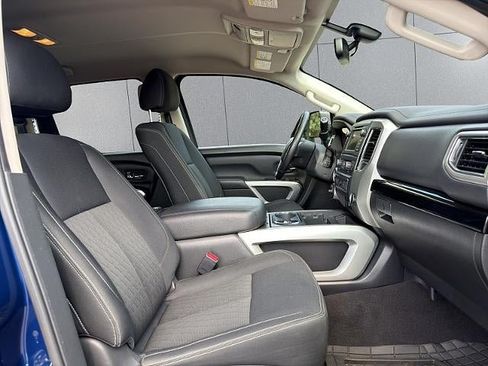 Used 2019 Nissan Titan SV w/ SV Convenience Package AWD/4WD image 16