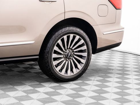 Used 2019 Lincoln Navigator Reserve AWD/4WD image 37
