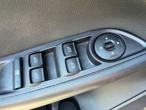 Used 2017 Ford Focus SE w/ Cold Weather Package FWD image 17