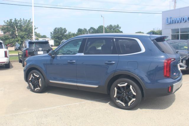 Used 2024 Kia Telluride S w/ S Sunroof Package FWD image 3