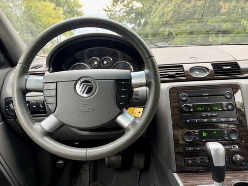 Used 2007 Mercury Montego Luxury FWD image 2