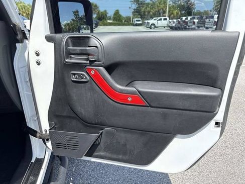Used 2017 Jeep Wrangler Sahara AWD/4WD image 9