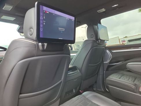 Used 2025 Cadillac Escalade Sport Platinum RWD image 12