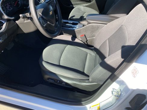 Used 2024 Chevrolet Malibu LT image 3