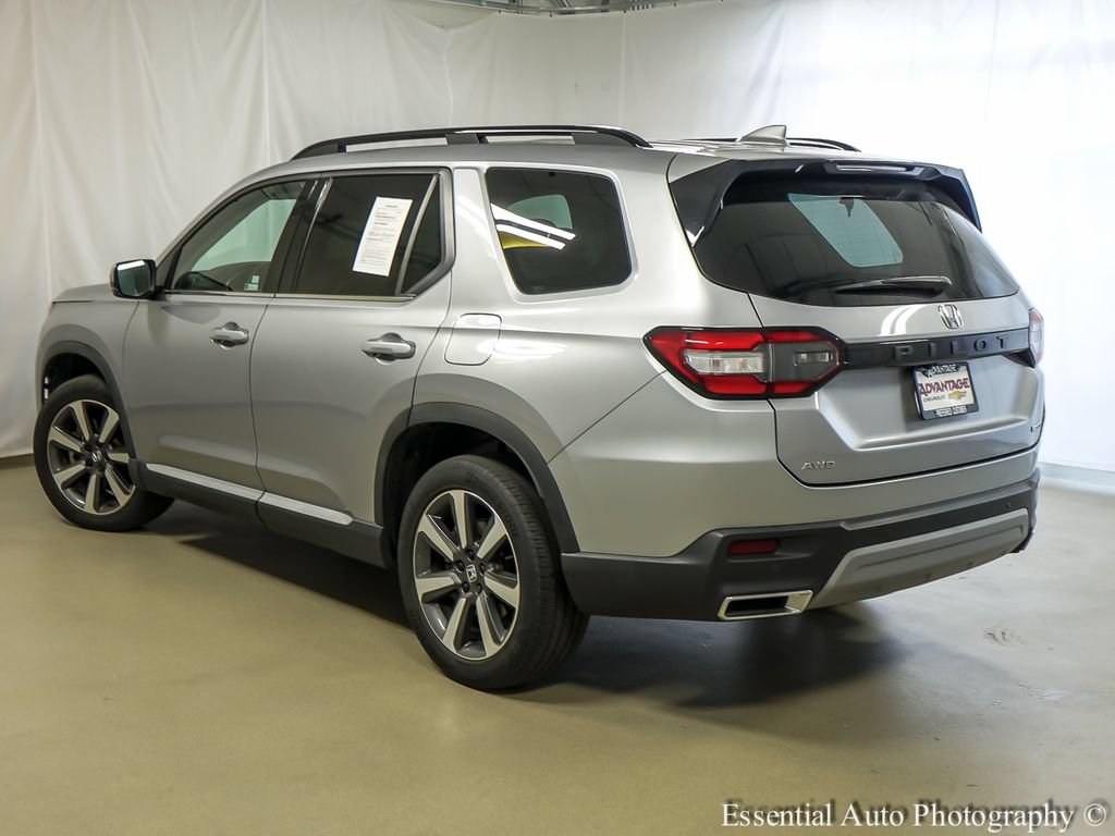Used 2023 Honda Pilot Touring image 8