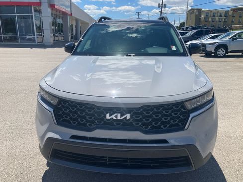 Used 2023 Kia Sorento S w/ Panoramic Sunroof Package AWD/4WD image 2