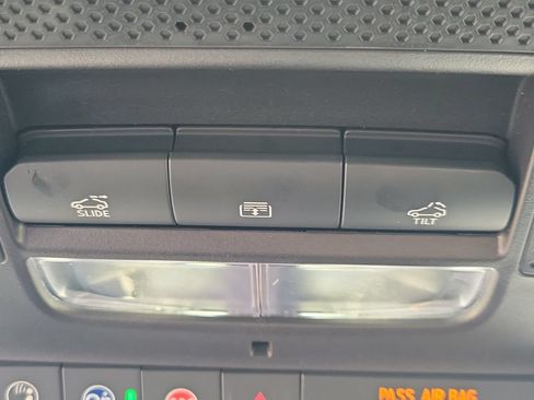 Used 2024 Chevrolet Equinox EV RS FWD image 31