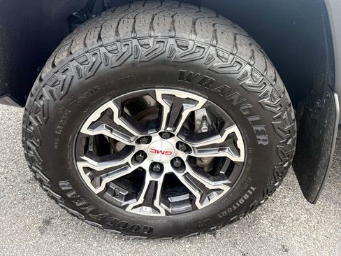 Certified 2023 GMC Canyon AT4 w/ AT4 Premium Package AWD/4WD image 10