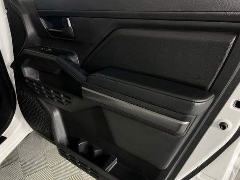 Used 2025 Toyota Tacoma SR5 image 31