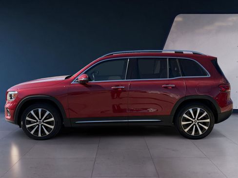 Used 2022 Mercedes-Benz GLB 250 image 2