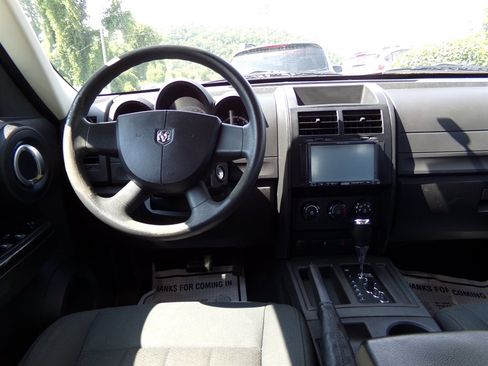 Used 2011 Dodge Nitro SE image 5