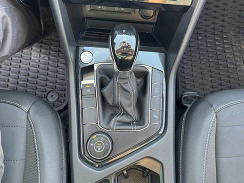 Used 2025 Volkswagen Taos SE image 21