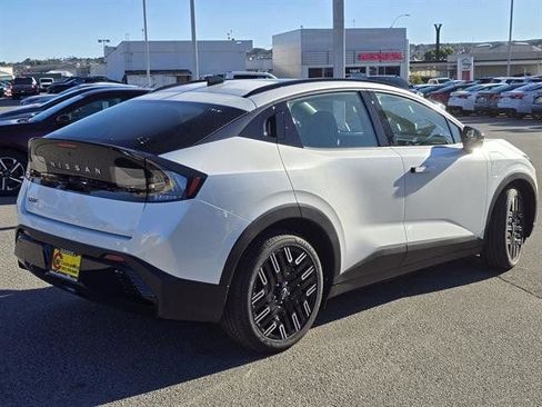 New 2026 Nissan Leaf Platinum+ image 2