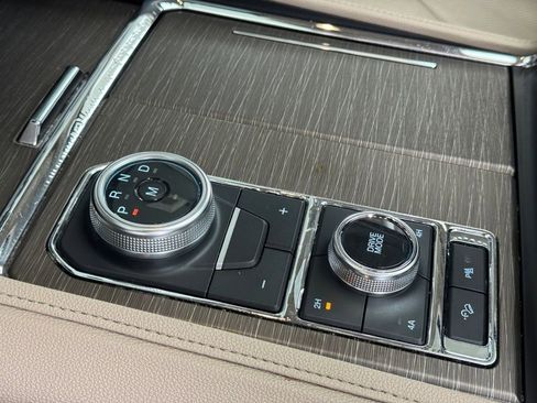 Used 2024 Ford Expedition Max Limited image 25