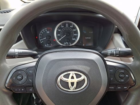 Used 2020 Toyota Corolla LE image 18