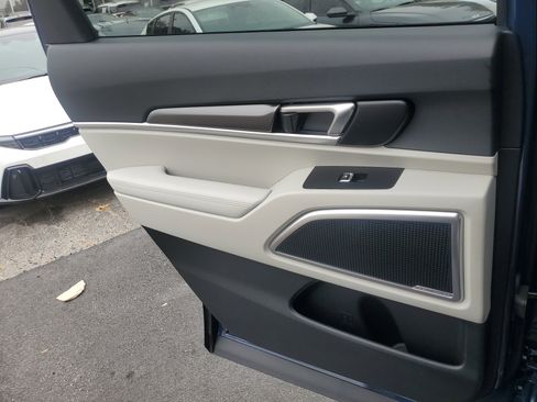 New 2025 Kia Telluride S image 14