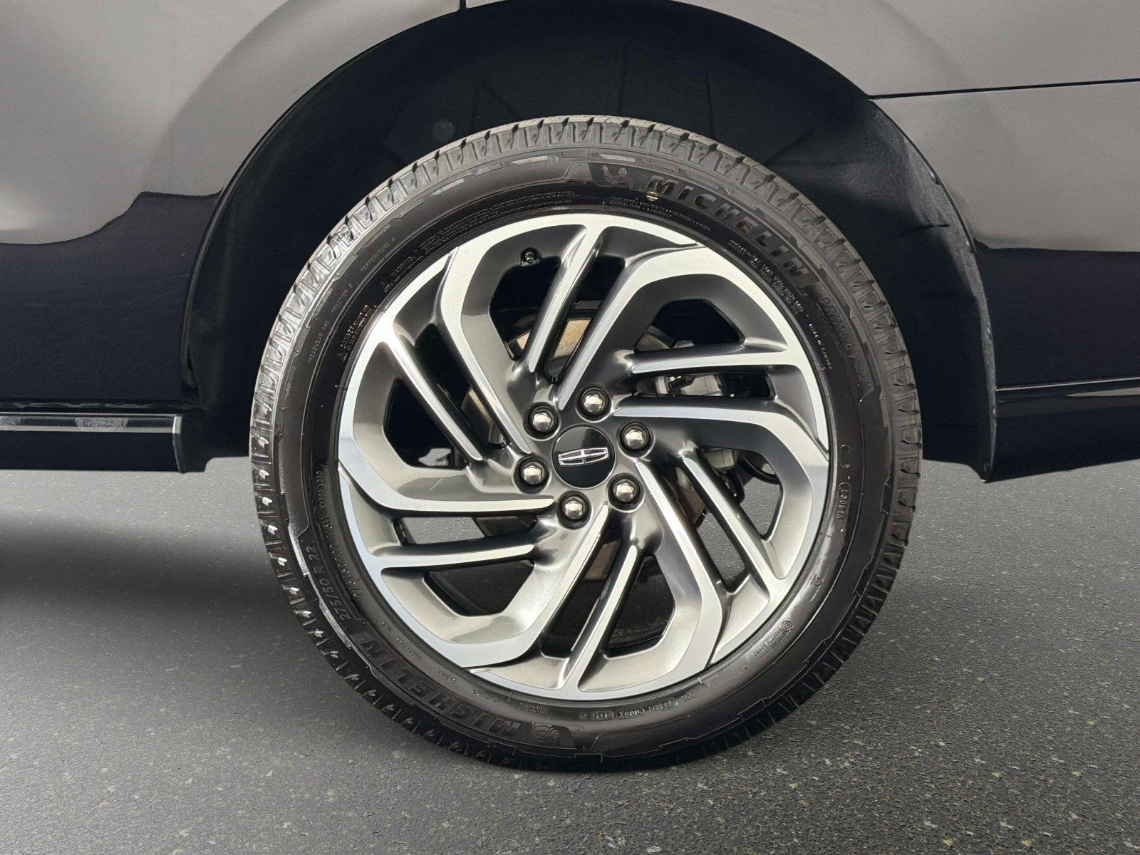 Used 2025 Lincoln Navigator Reserve AWD/4WD image 12