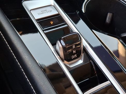 Used 2024 Volkswagen Atlas SEL image 16