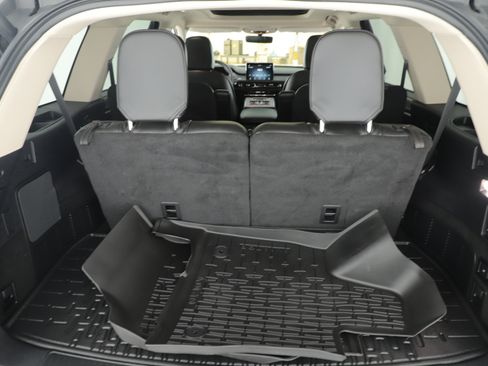 Used 2023 Lincoln Aviator 2WD w/ Premium Package image 16