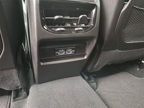 Used 2023 Jeep Grand Cherokee Laredo image 11