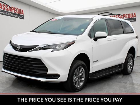 Used 2026 Toyota Sienna LE FWD image 1