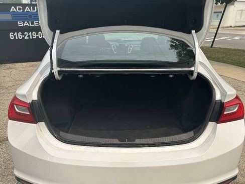 Used 2016 Chevrolet Malibu Premier FWD image 11
