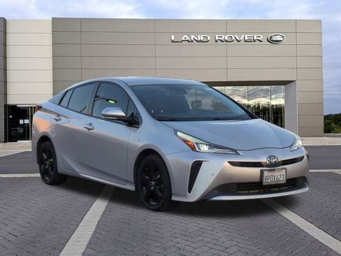 Used 2020 Toyota Prius XLE image 3
