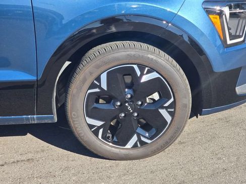 Certified 2024 Kia Niro Wind w/ Wind Preserve Package FWD image 11