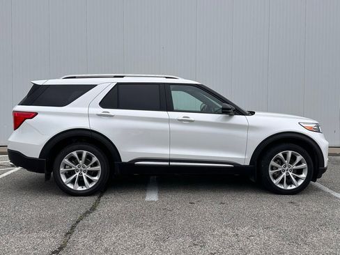 Certified 2023 Ford Explorer Platinum w/ Technology Package AWD/4WD image 6