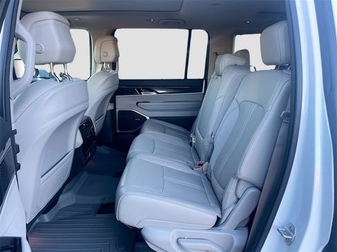 Used 2024 Jeep Wagoneer 4WD w/ Premium Group I image 26