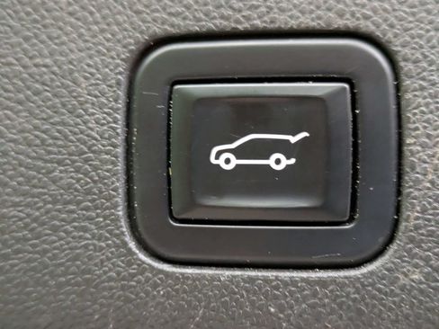 Used 2023 Chevrolet Suburban Premier AWD/4WD image 13