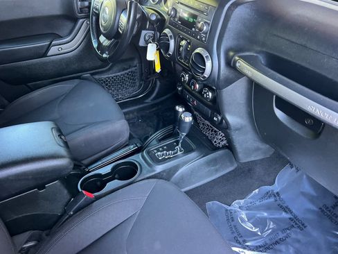 Used 2018 Jeep Wrangler Unlimited Sport S AWD/4WD image 16
