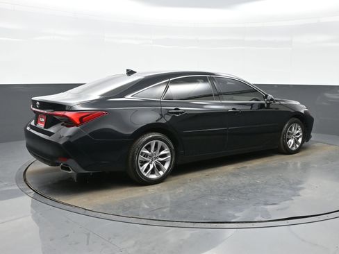 Used 2019 Toyota Avalon XLE image 6