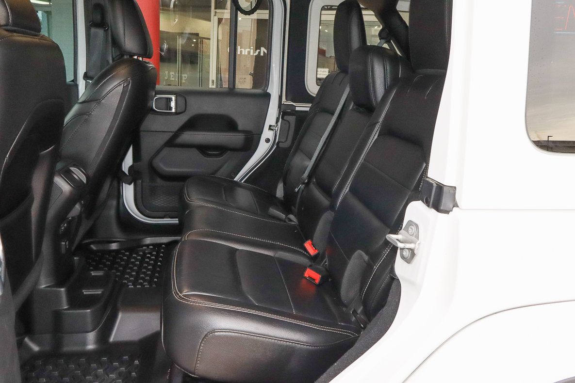 Used 2021 Jeep Wrangler Unlimited Sahara AWD/4WD image 8
