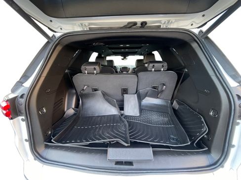 Used 2023 Chevrolet Traverse Premier w/ LPO, Cargo Package image 19