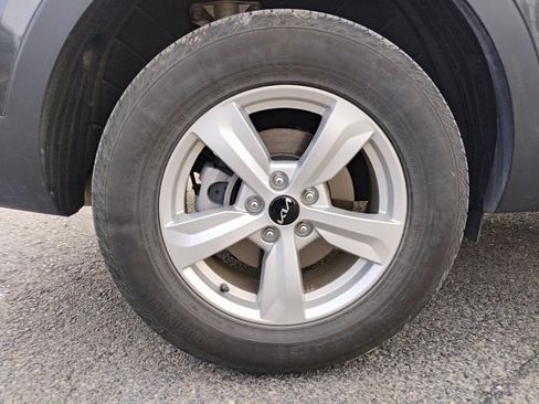 Used 2023 Kia Sorento LX image 13