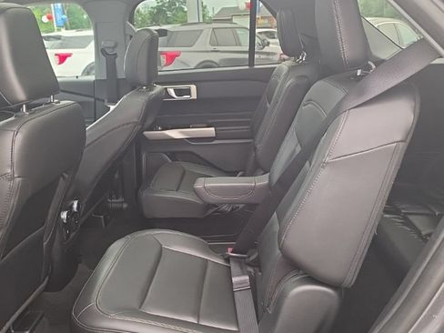 Used 2022 Ford Explorer XLT w/ Equipment Group 202A AWD/4WD image 12