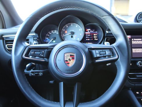 Certified 2023 Porsche Macan S image 16