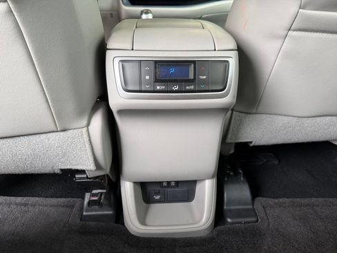 Used 2018 Toyota Highlander Limited AWD/4WD image 30