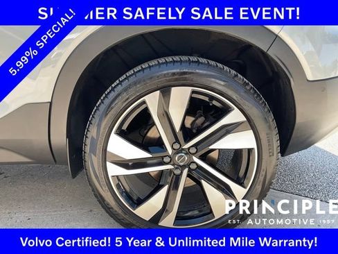 Certified 2025 Volvo XC40 B5 Plus w/ Protection Package Premier AWD/4WD image 12