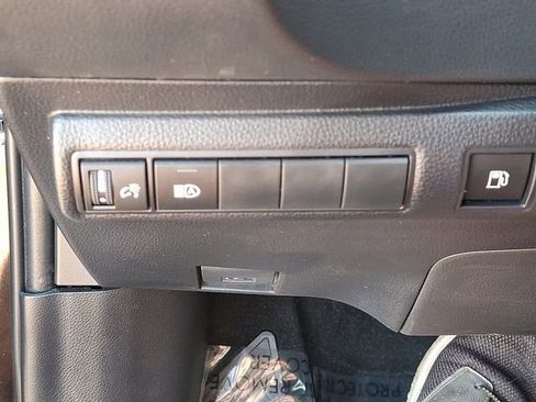 Used 2024 Toyota Corolla LE image 28