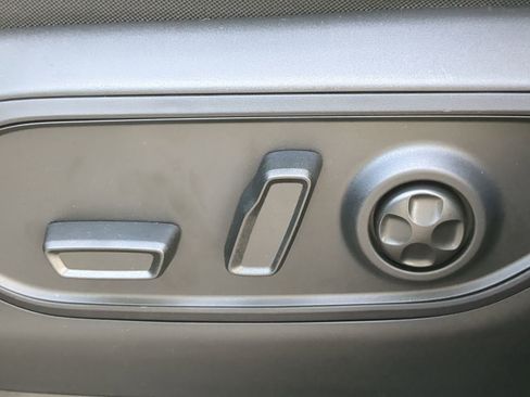 New 2025 Jeep Grand Cherokee Laredo X w/ Luxury Tech Group I image 28