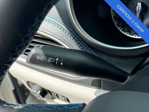 Used 2021 Chrysler Pacifica Touring w/ Cold Weather Group FWD image 31