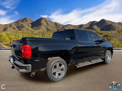 Used 2018 Chevrolet Silverado 1500 Custom w/ Custom Value Package image 4