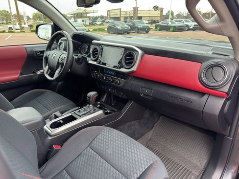 Used 2023 Toyota Tacoma SR5 w/ Black Out Package (TMS) image 16