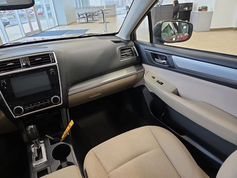 Used 2018 Subaru Outback 2.5i Premium image 19