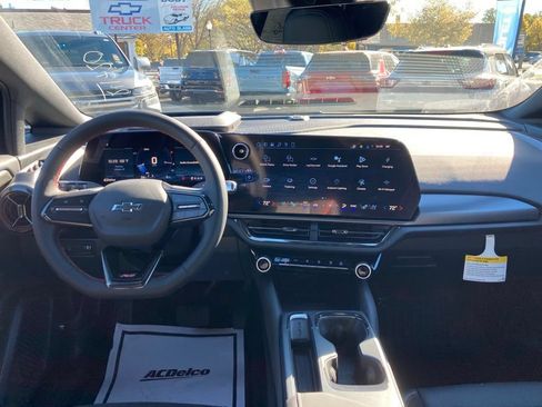 New 2026 Chevrolet Equinox EV RS w/ Convenience Package II FWD image 5