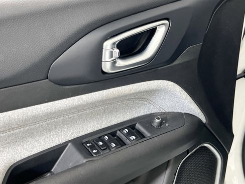 Used 2022 Jeep Compass Latitude image 17