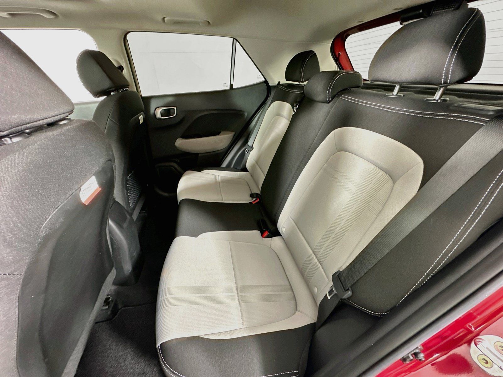 Used 2023 Hyundai Venue SEL FWD image 23