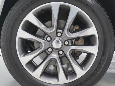 Used 2017 Jeep Grand Cherokee Overland RWD image 28